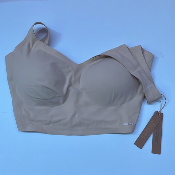 SKIMS Plunge tank bra (various sizes/colors) - Picture 6 of 6